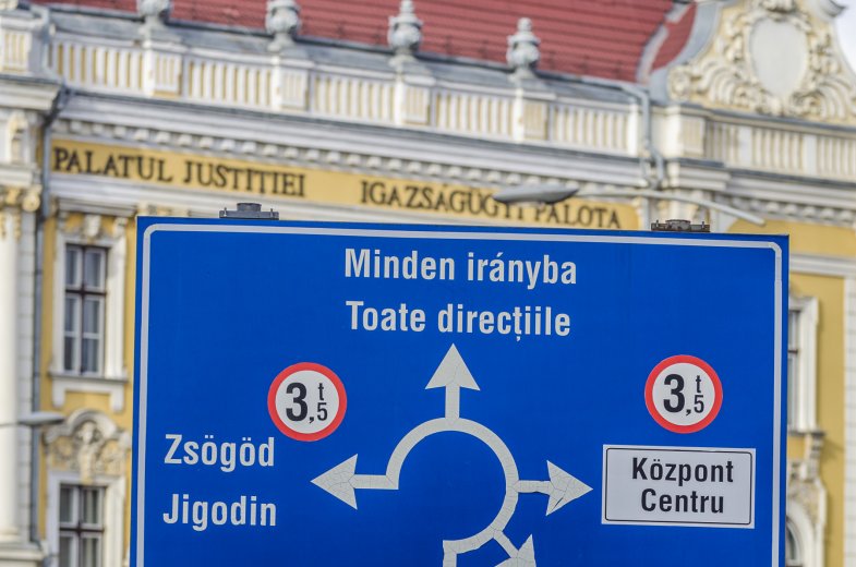 A magyar többségű erdélyi önkormányzatokban sem veszik komolyan a magyar nyelv hivatalos használatát