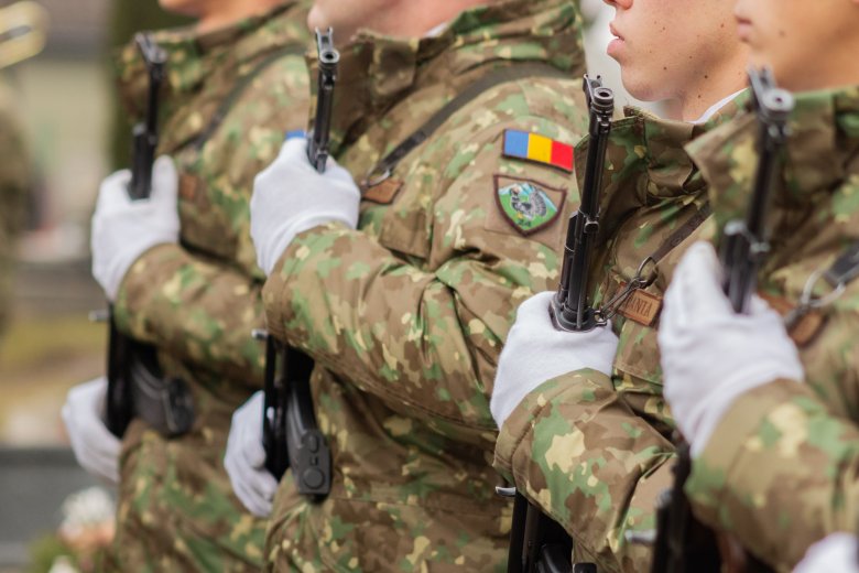 Hivatásos katonákat toboroz a román védelmi minisztérium