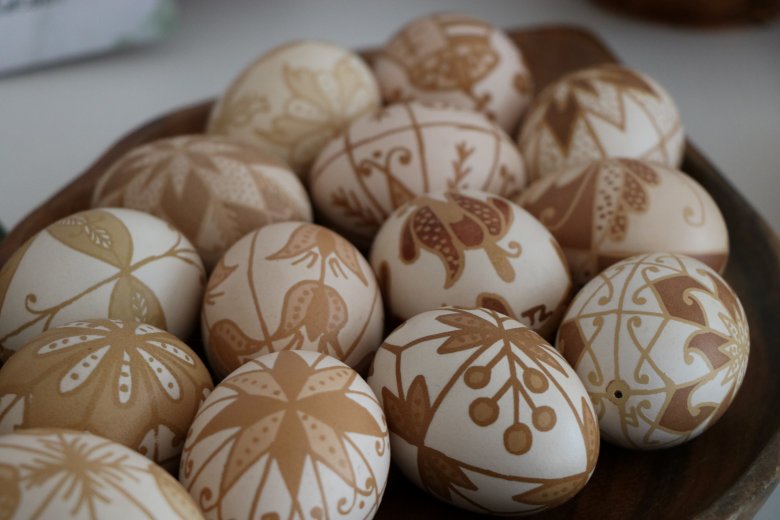 Tojásfestőkről, tojásokról – Kárpát-medencei kiállítások húsvét előtt