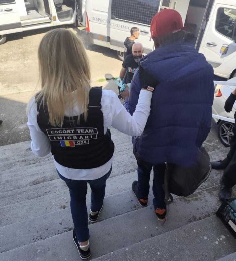 Több mint egytucatnyi ázsiai vendégmunkást zsuppoltak haza Arad megyéből, miután megpróbáltak átszökni a határon