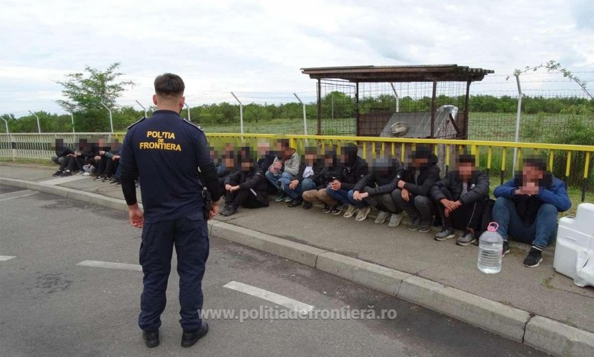 Migránsok tucatjai buktak le a bolgár–román határon; azt mondták, hogy szír menekültek