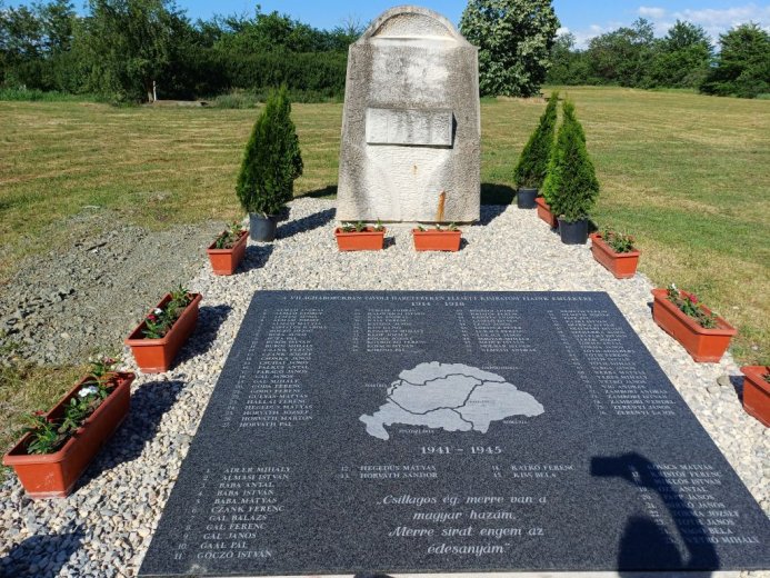 Felavatták a Kisiratosi Pietát, az első és második világháborúban elesett helybéliek emlékművét