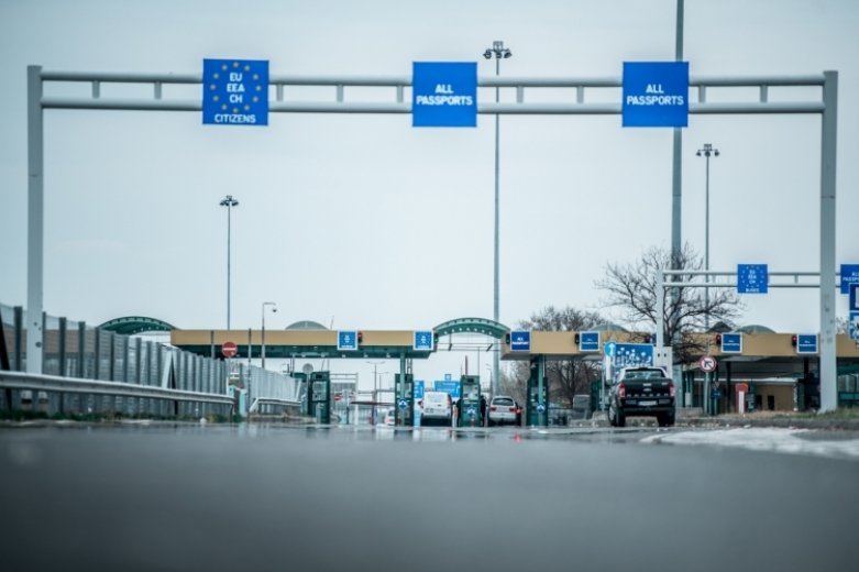 Tíz ideiglenes határátkelőhelyet nyitnak meg vasárnap a román-magyar határszakaszon