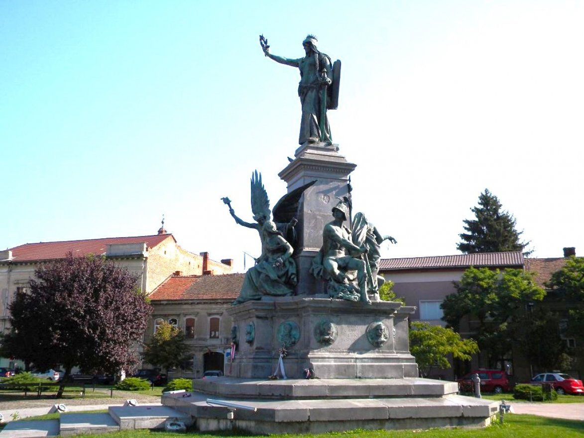 Nyelniük is kellett, de végül nagyot nyertek az aradi magyarok a Szabadság-szobor újraállításával