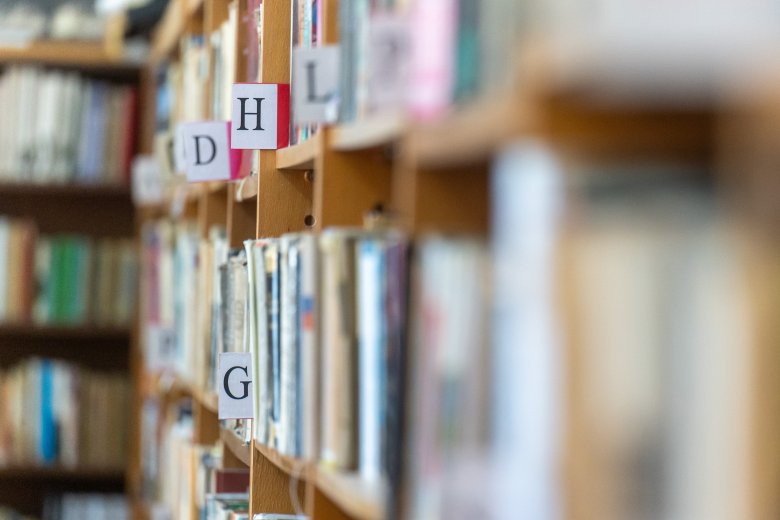 Az aktuális olvasási trendek is befolyásolják egy közkönyvtár kínálatát